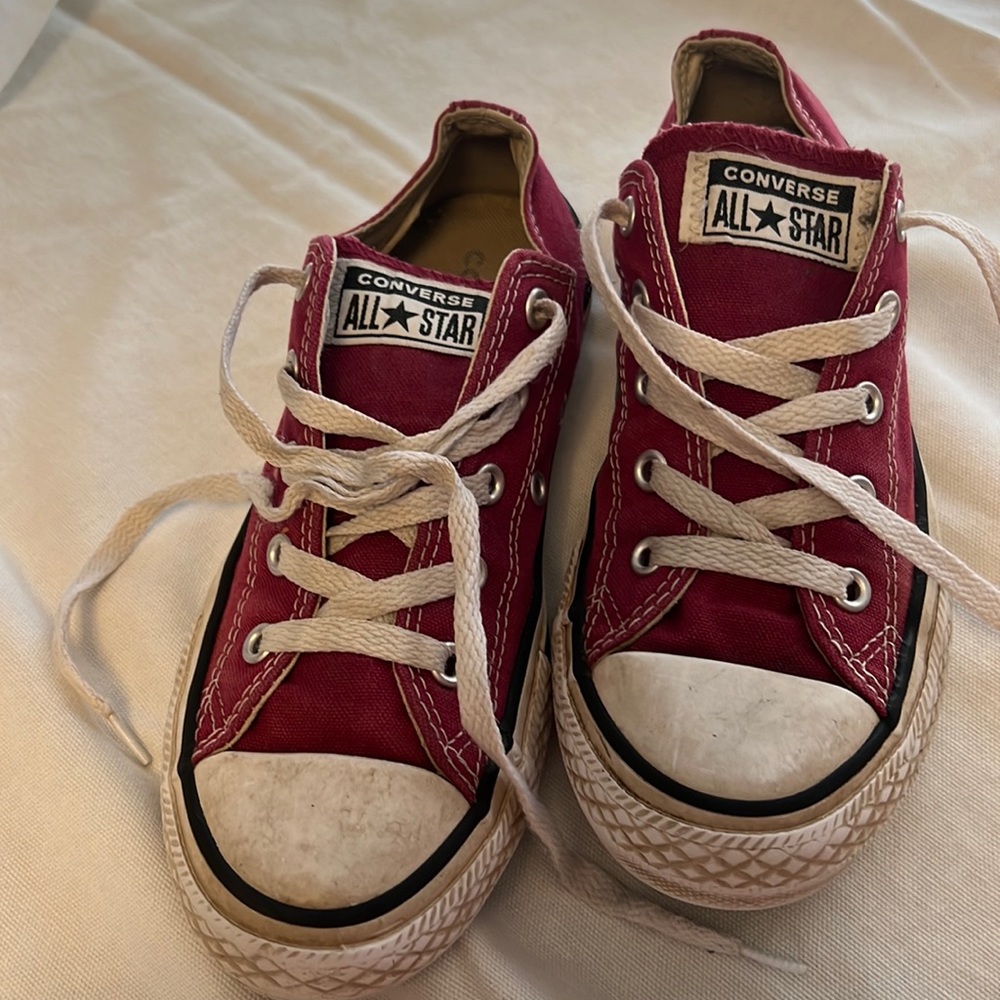 Kids Maroon/Berry Converse size 2
